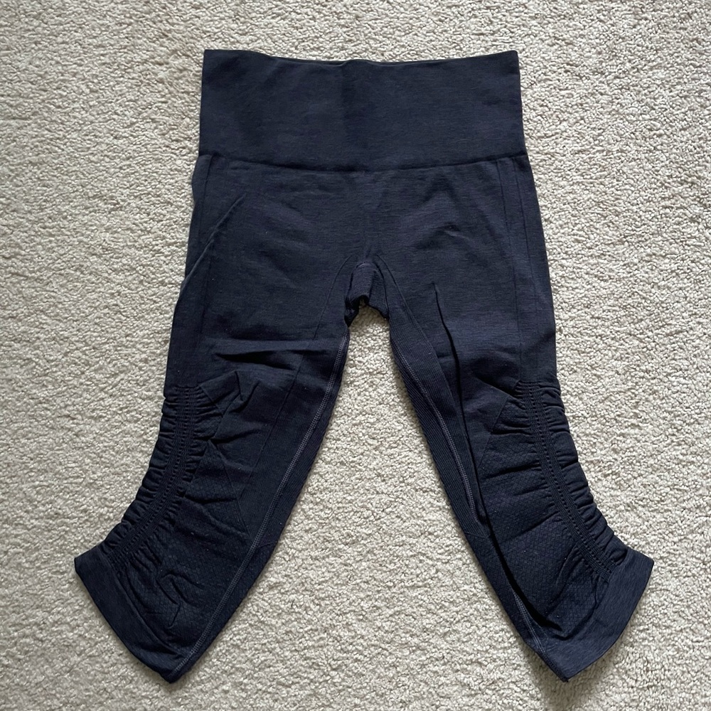 Lululemon In The Flow crop, RARE, size 2, gray